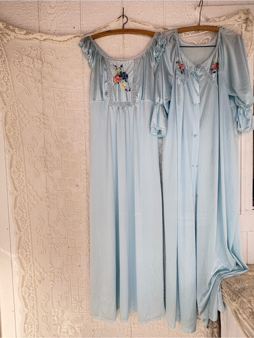 Vintage 70s Nylon Peignoir Robe set Embroidered Flowers 36 💙